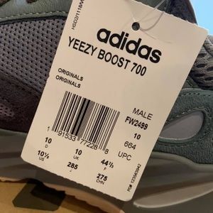 Yeezy Boost 700 Teal Blue Size 10.5 (Male)